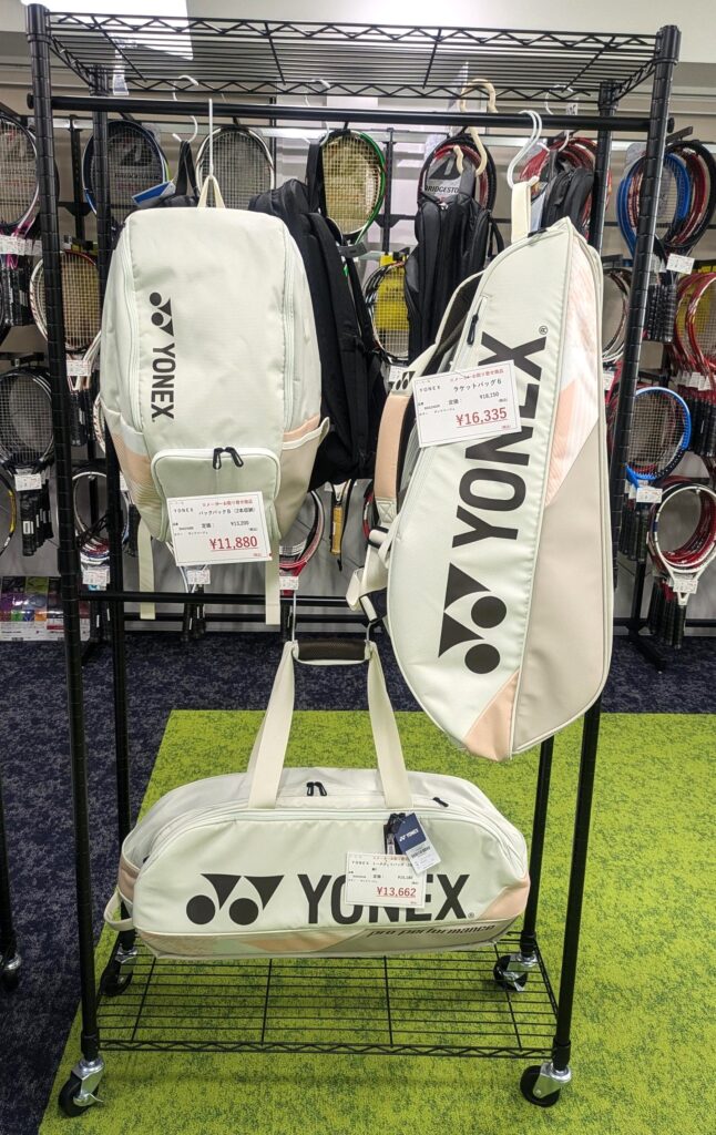 YONEX　新色『サンドベージュ』バッグ　展示中♪